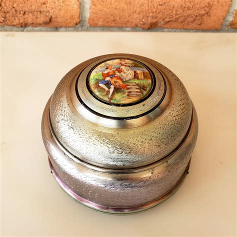 powder puff music box